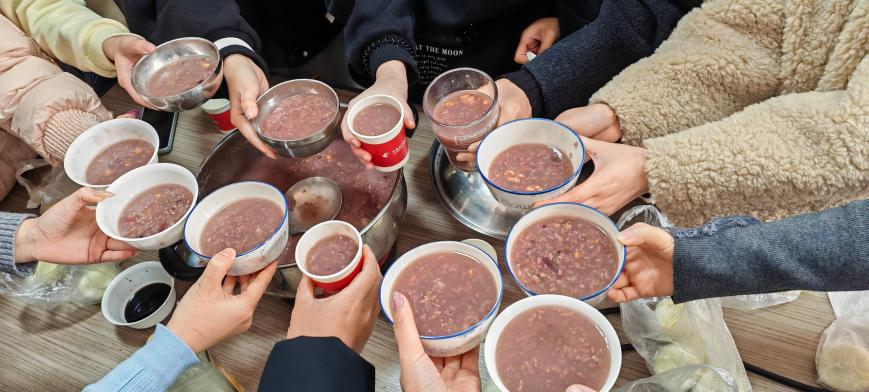 Zemeijia Employees Celebrate Laba Festival